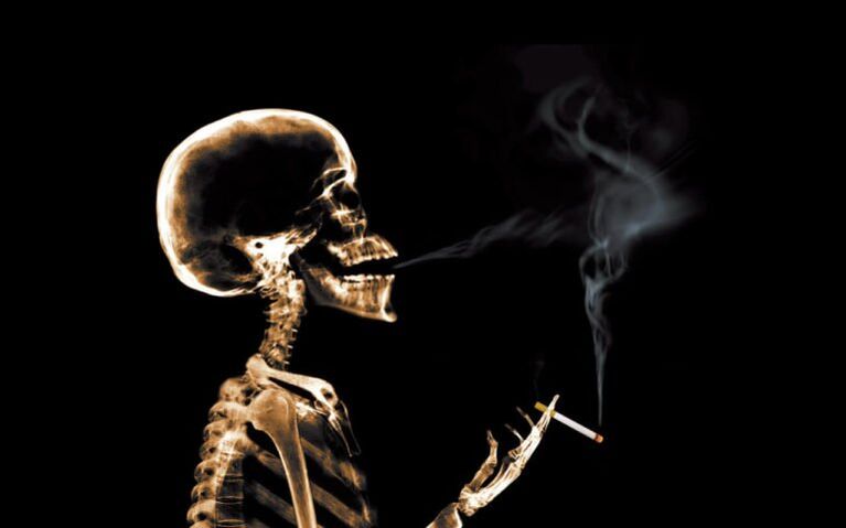 kouření jako příčina bolesti zad v oblasti lopatek