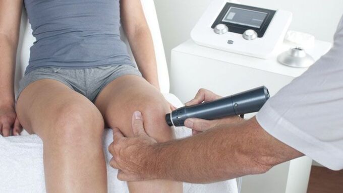 Procedura ultrazvukové terapie bolesti v kolenním kloubu